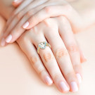 Кольцо классическое из золота с топазом