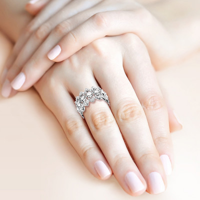 Кольцо из серебра с фианитами