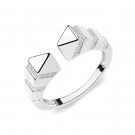 Кольцо классическое из серебра с фианитом