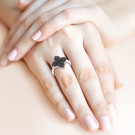 Кольцо классическое из серебра с шпинелью синтетической