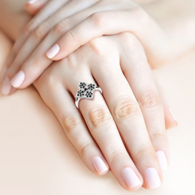 Кольцо классическое из серебра с шпинелью синтетической