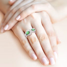 Кольцо классическое из серебра с фианитом