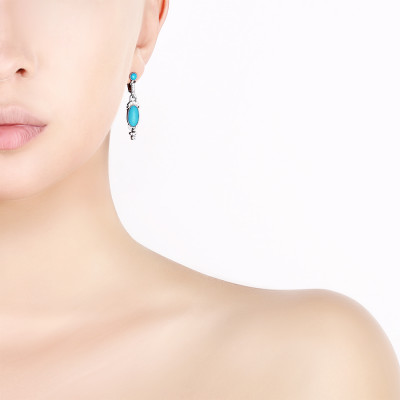 Серьги классические из серебра с фианитом