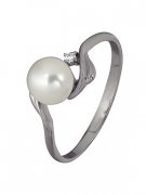 Кольца с жемчугом "Алмаз-Холдинг" Кольцо классическое из серебра c жемчугом и фианитом